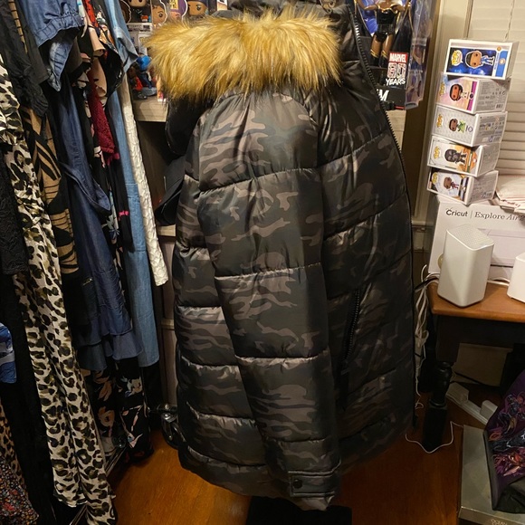 Camouflage hooded parka, size 14/16. - Picture 8 of 11